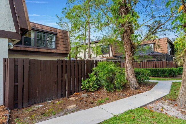 Building Photo - 111 Weybridge Cir