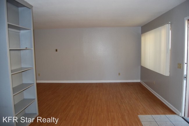 Building Photo - 4921 Del Mar Ave