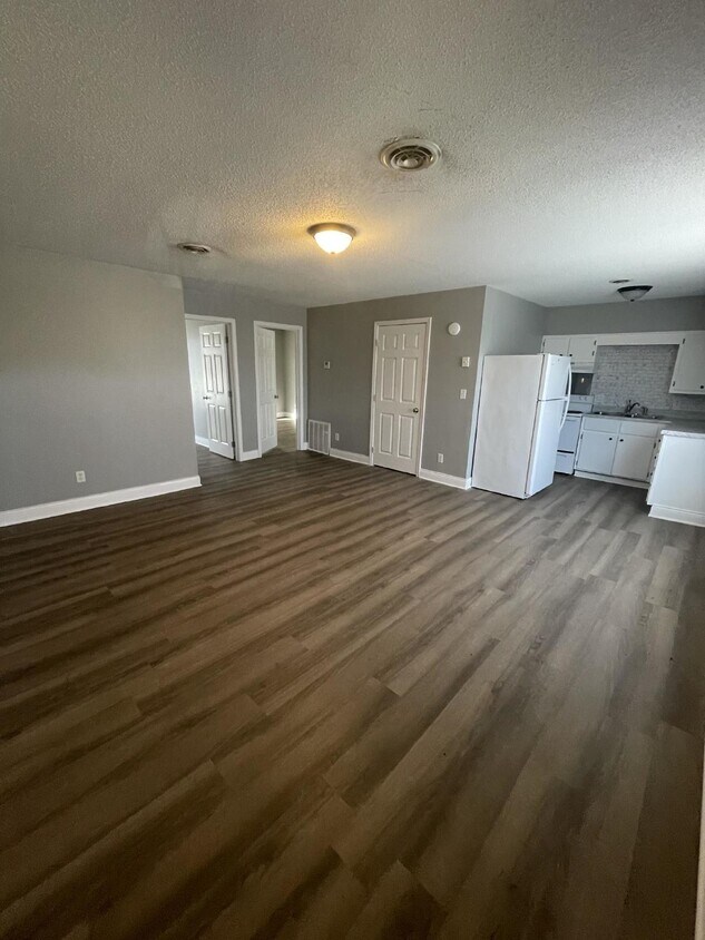 Foto principal - "Charming 2-Bedroom Retreat on Hutchens Rd...