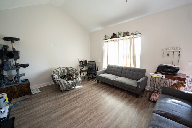 Foto del edificio - Available Soon!