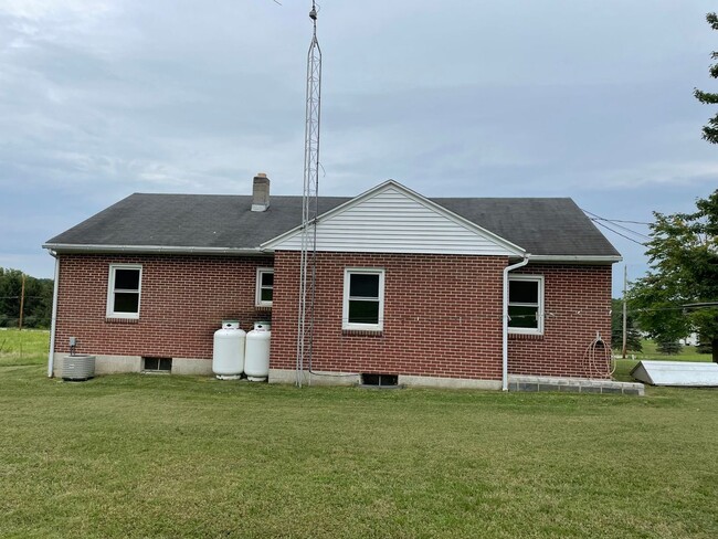 Foto del edificio - 3 br, 1 bath House - 1075 GOLDENVILLE ROAD
