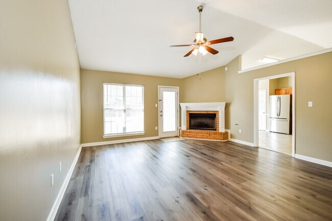 Foto del edificio - 7343 Bridle Ln