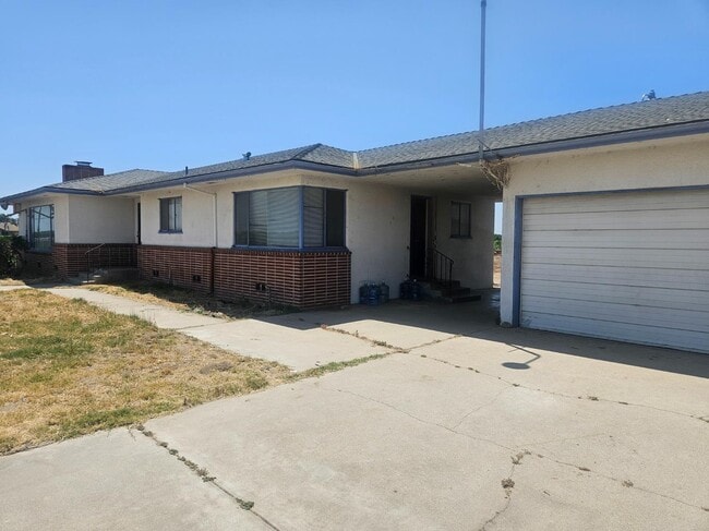 Building Photo - 3871 S Clovis Ave