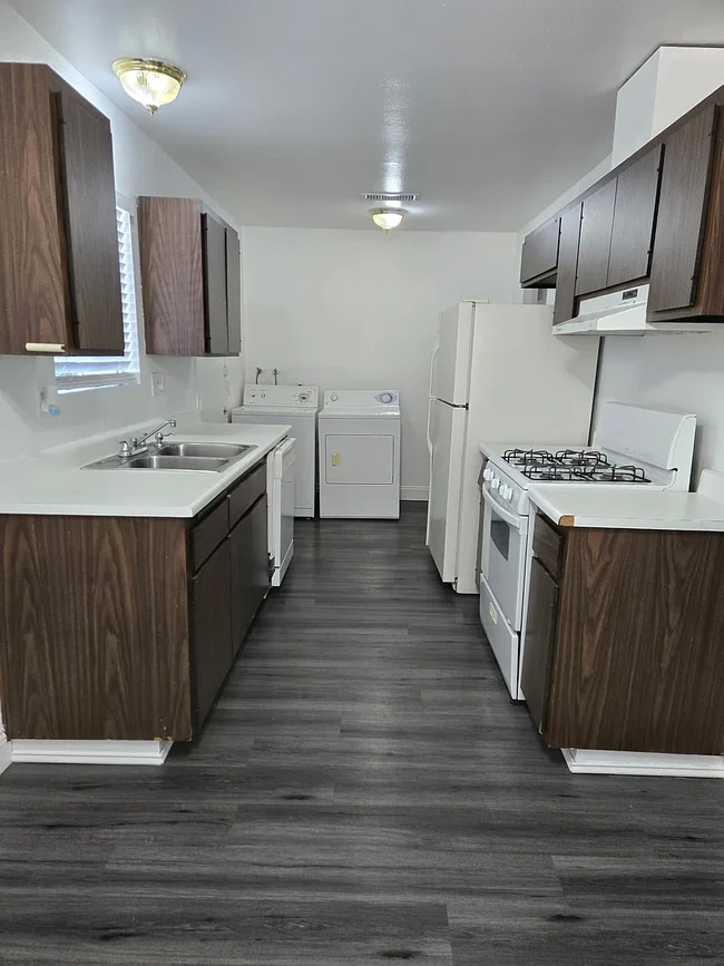 Building Photo - 573 San Rogelio St