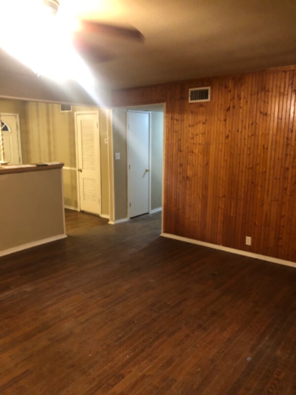 Foto del edificio - 711 W State St