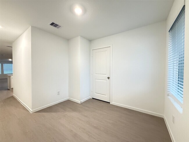 Building Photo - 16802 Old Wagon Wy