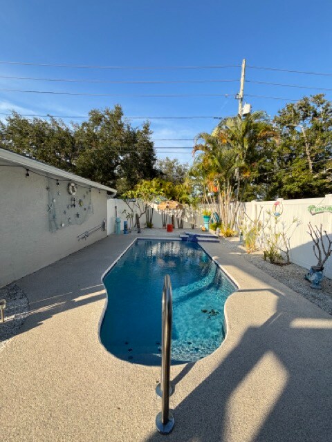 Building Photo - 757 52nd Ave N