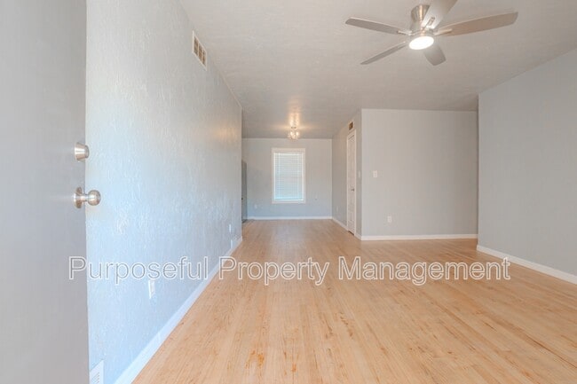 Foto del edificio - 4712 N Sterling Ave