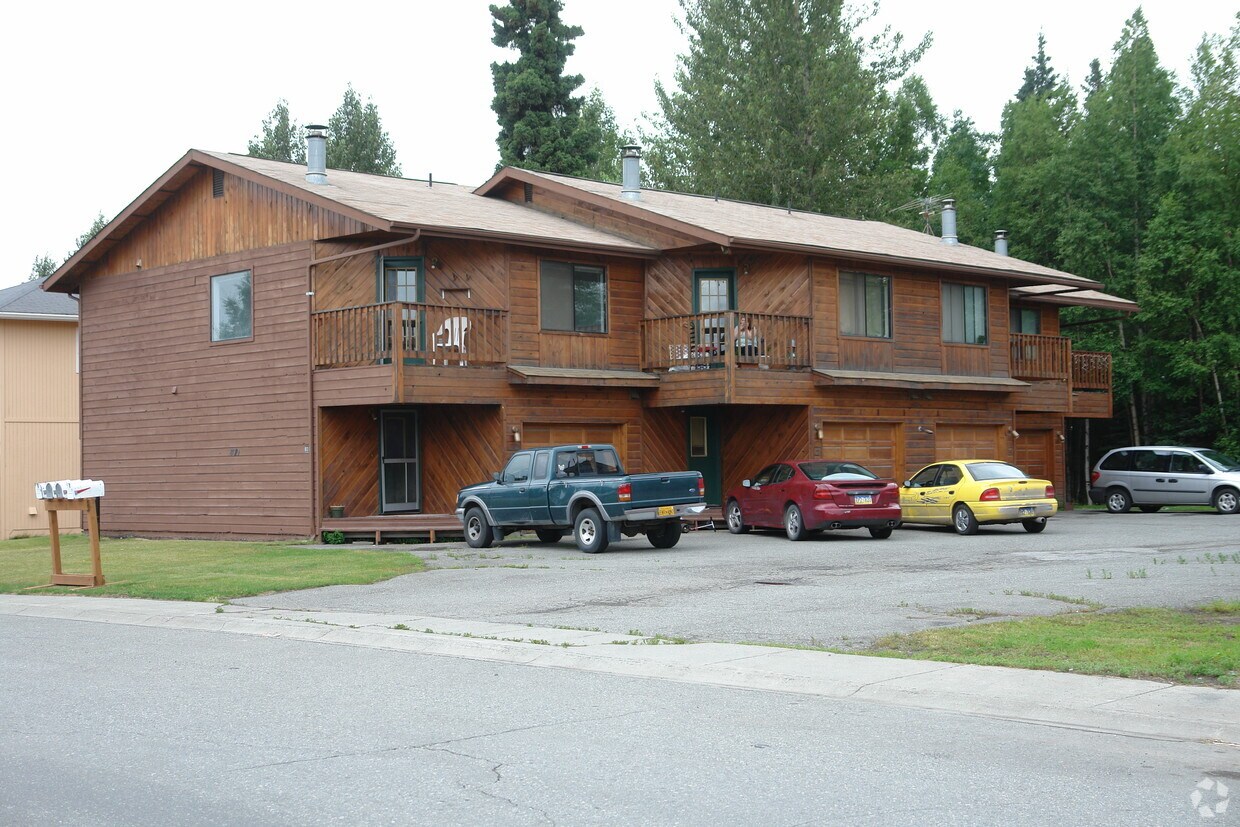 Foto del edificio - 8000-8010 Queen Victoria Dr