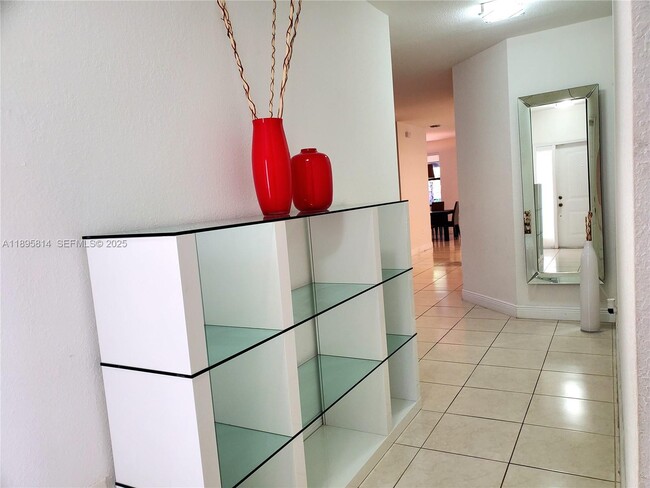 Foto del edificio - 9731 NW 10 Terrace