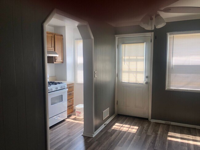 Building Photo - 2 bedroom 1 bath in Baltimore City