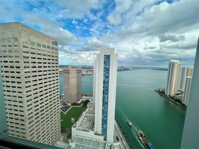 Foto del edificio - 300 S Biscayne Blvd