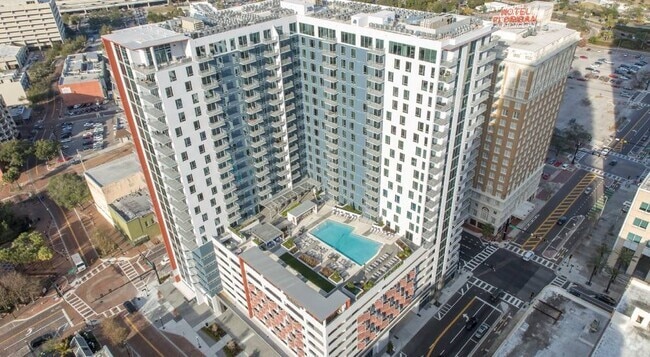 Building Photo - Nine15