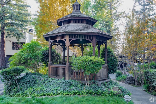 Gazebos - Linden Lane Apartments