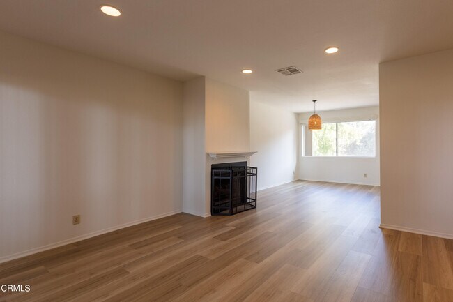 Building Photo - 765 County Square Dr