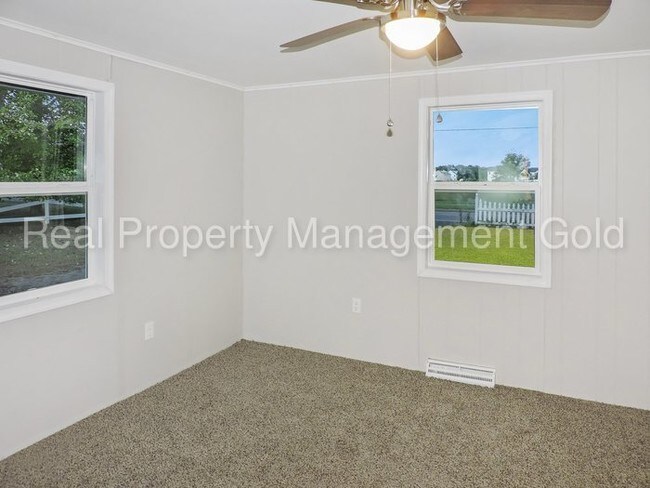 Building Photo - Newly Renovated Rambler on Private Lot