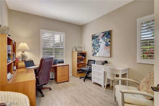 Foto del edificio - 1781 Four Mile Cove Pkwy