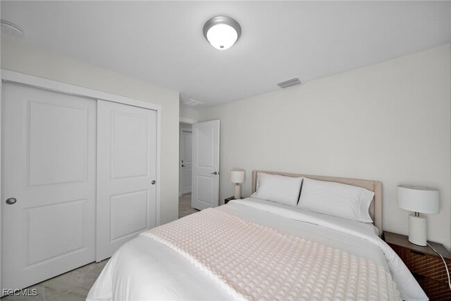 Building Photo - 901 Albany Ave