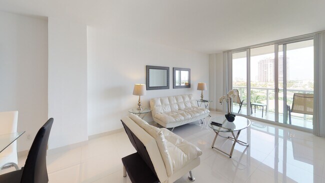 Foto del edificio - 19370 Collins Ave