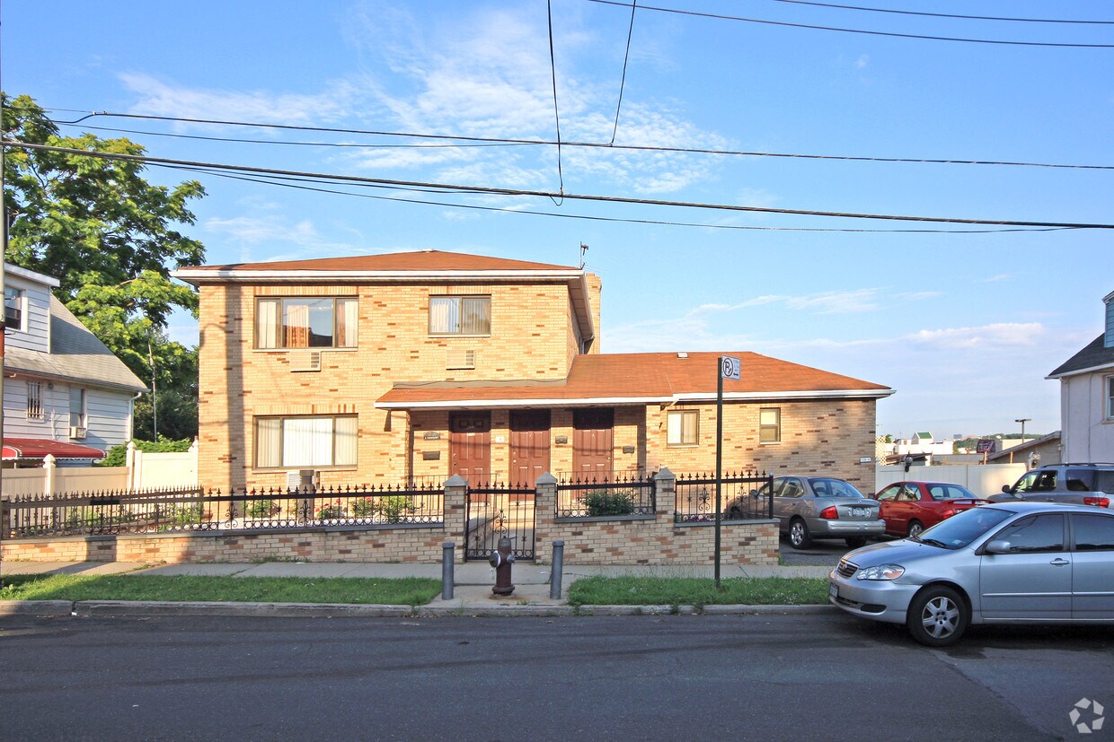 Building Photo - 2230 97th St