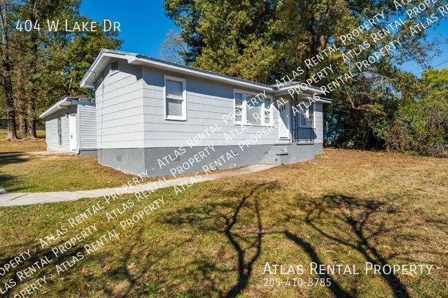 Building Photo - Charming 3-Bedroom Home on W Lake Drive – ...