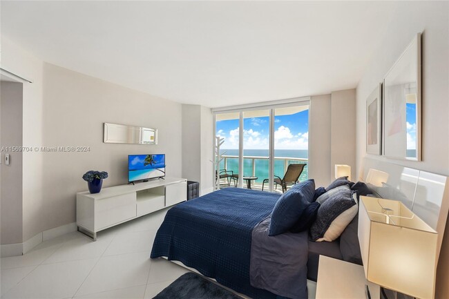 Foto del edificio - 16425 Collins Ave