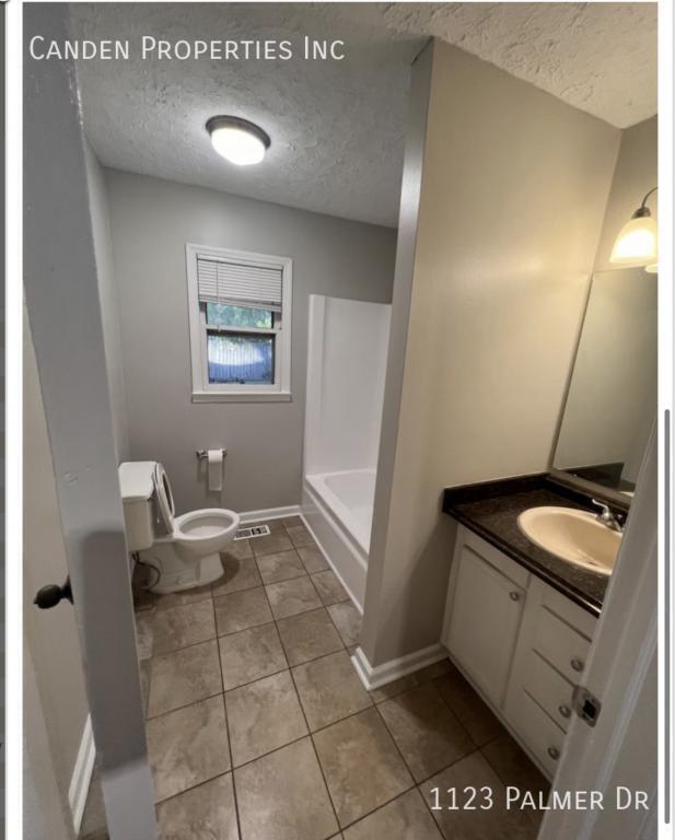 Building Photo - 1123 Palmer Dr