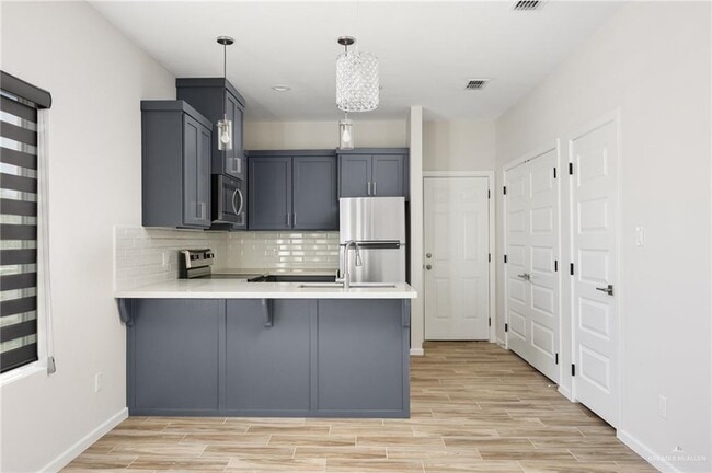 Building Photo - 907 Clarence Drive