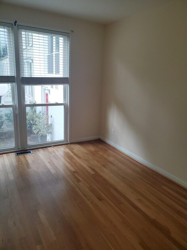 Foto del edificio - 749 Delaware Ave SW