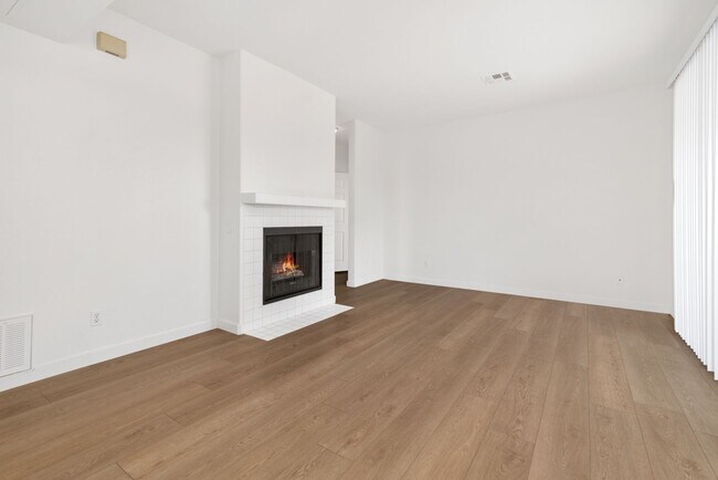 Building Photo - 10868 Sabre Hill Dr