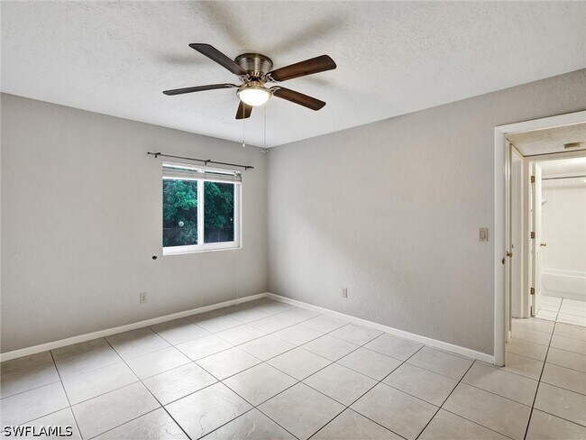 Foto del edificio - 4621 Bayshore Dr