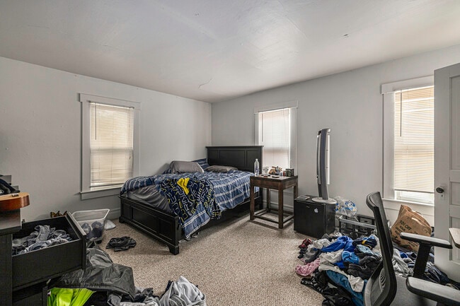 Building Photo - 515 S 4th Ave