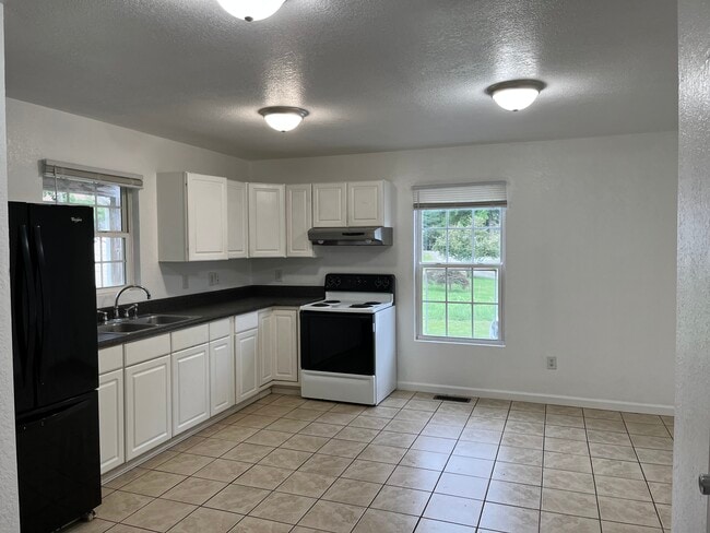 Building Photo - 211 Cookies Wy