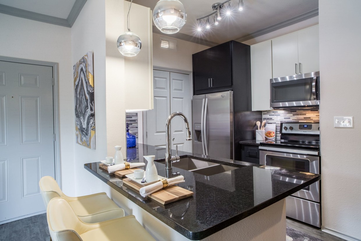 Cortland North Dallas Apartments 17811 Vail St Dallas, TX