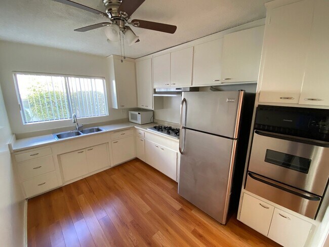 Foto del edificio - 1824 Manning Ave