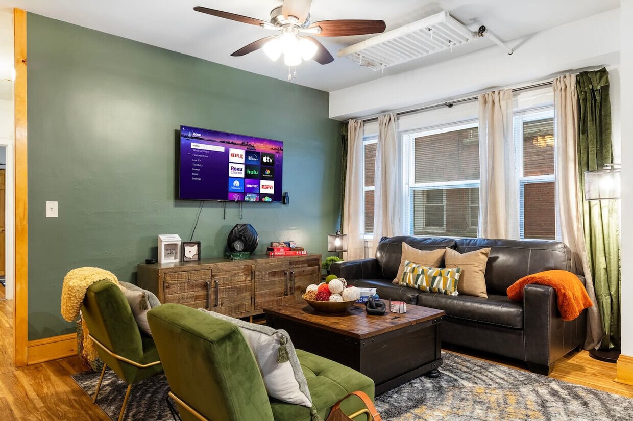 Foto principal - 2681 Euclid Heights Blvd