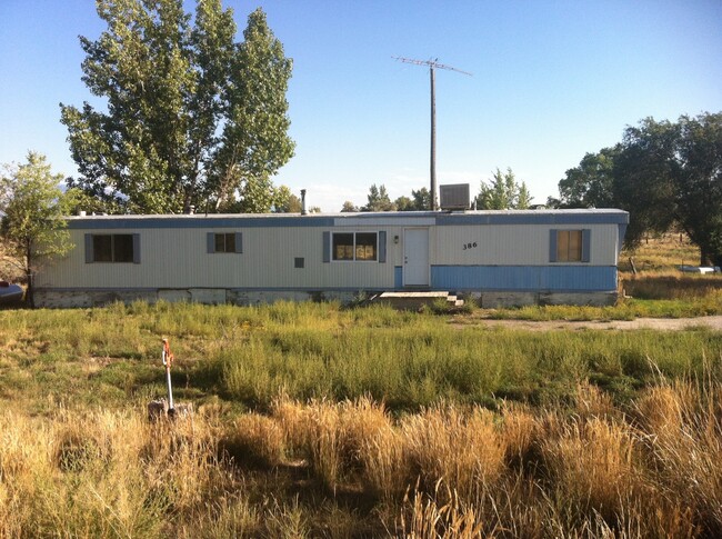 Foto del edificio - Single wide in Spring Creek with addition ...