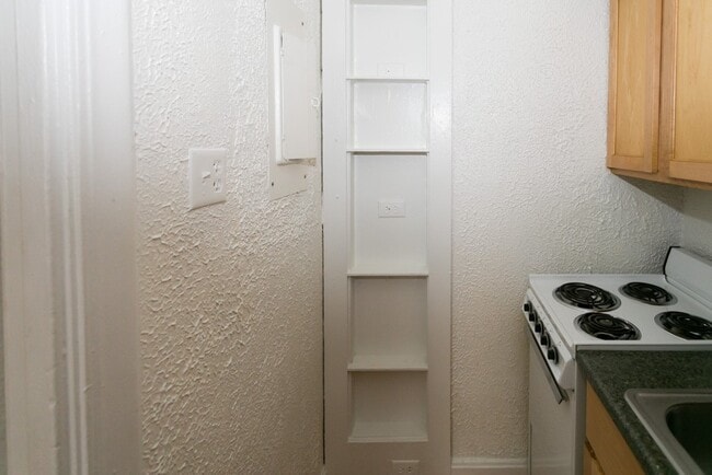 Foto del edificio - 562 W Arlington Pl
