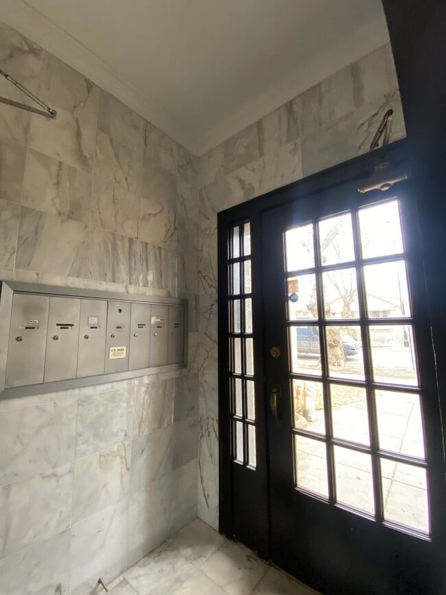 Foto del edificio - 1721 W Bryn Mawr Ave