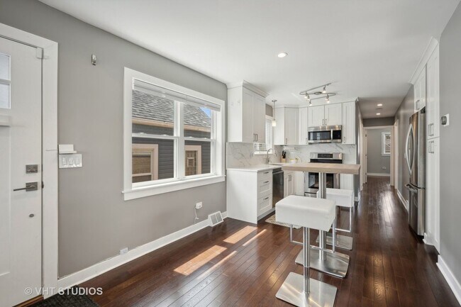 Building Photo - 7628 N Odell Ave