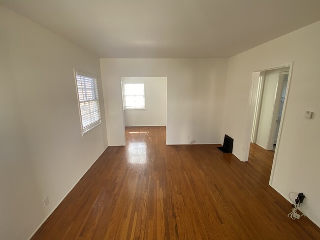 Living Room - 803 S Marengo Ave