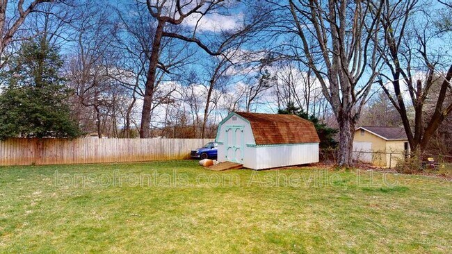 Foto del edificio - 107 Summerglen Dr