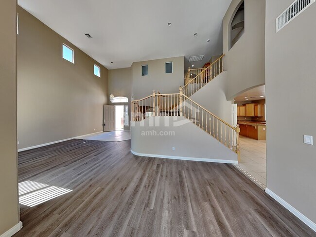 Building Photo - 10820 Canisteo St