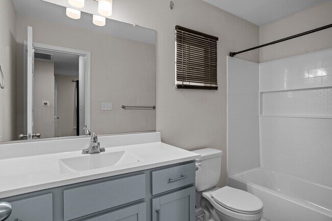 Foto del edificio - 68 W County St