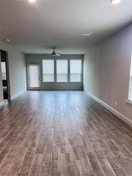 Building Photo - 3205 Lucia Wy