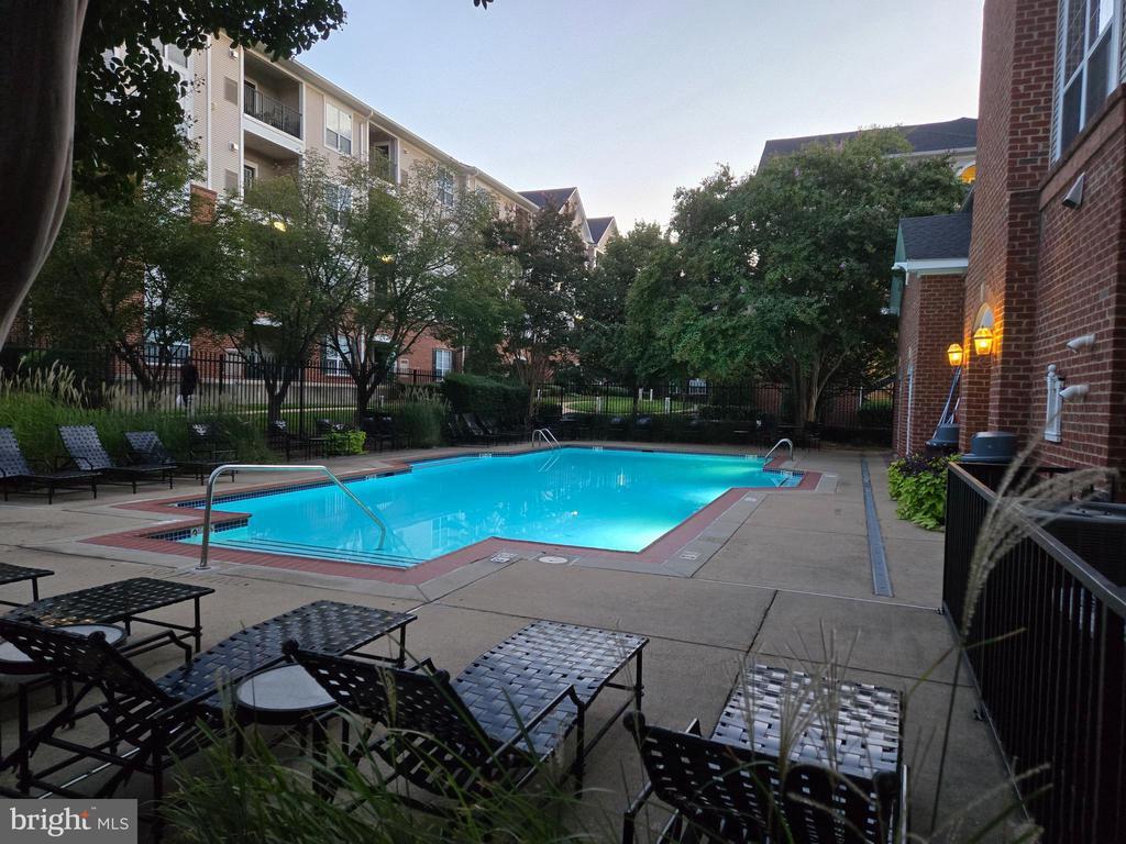 Primary Photo - 4850 Eisenhower Ave