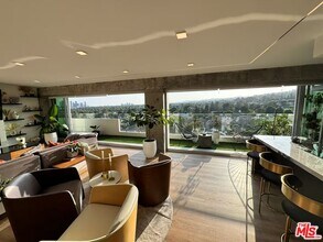 Building Photo - 838 N Doheny Dr