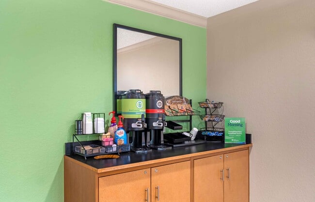 Building Photo - Furnished Studio-Melbourne - Airport