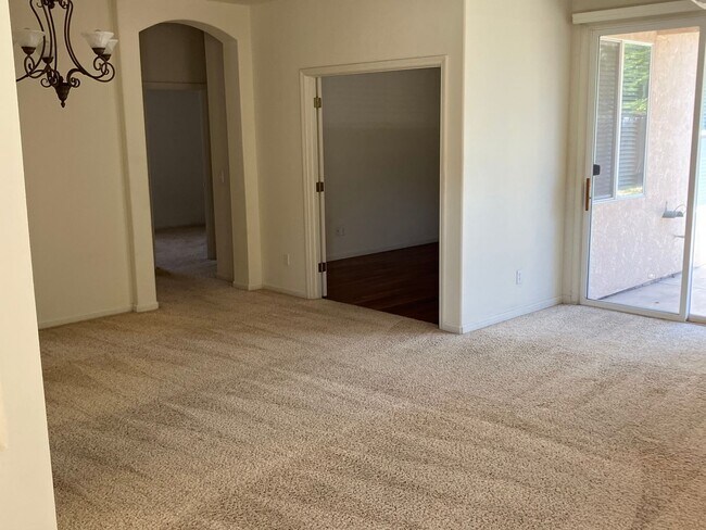 Building Photo - 3 bedroom 2 bath home in North Merced