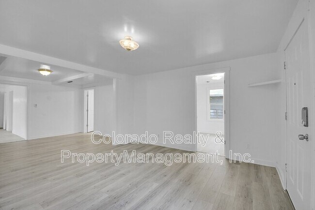 Building Photo - 6643 Irving St